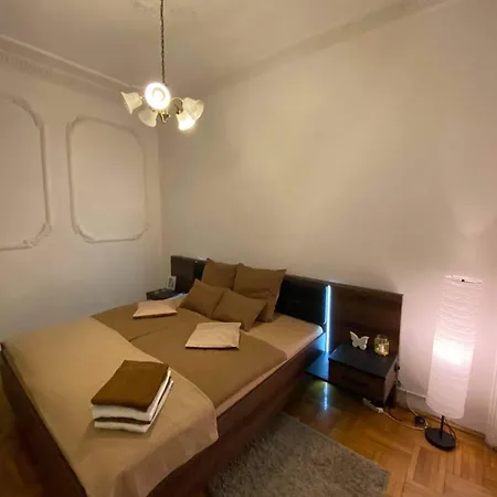 Heart Of The 2 Bedrooms, Living Rooms, Bathrooms, With Ac *