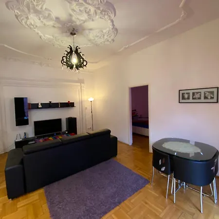 Heart Of The 2 Bedrooms, Living Rooms, Bathrooms, With Ac