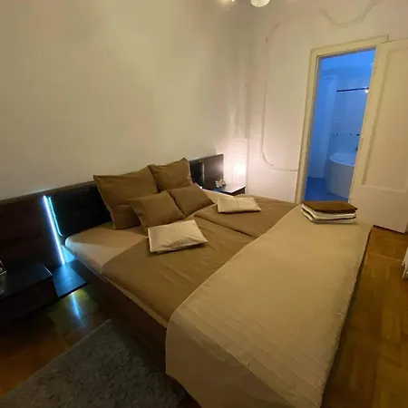 Heart Of The 2 Bedrooms, Living Rooms, Bathrooms, With Ac Apartment